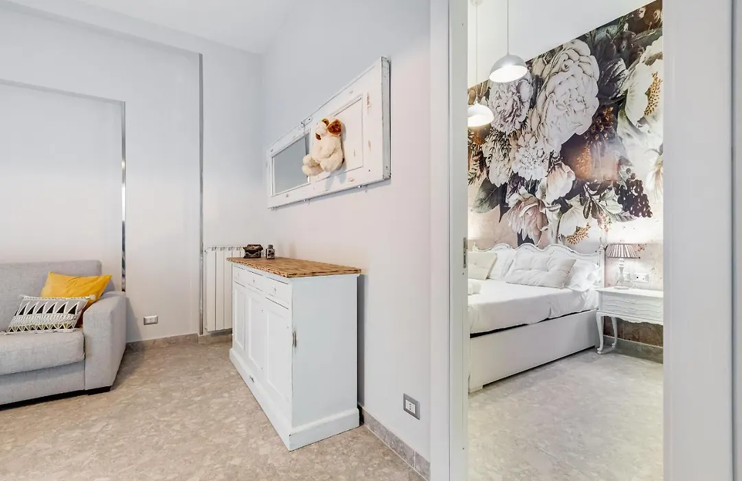 Trevi Fountain - Shabby - Romedreamhome-1