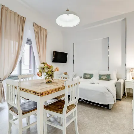 Trevi Fountain - Shabby - Romedreamhome-2